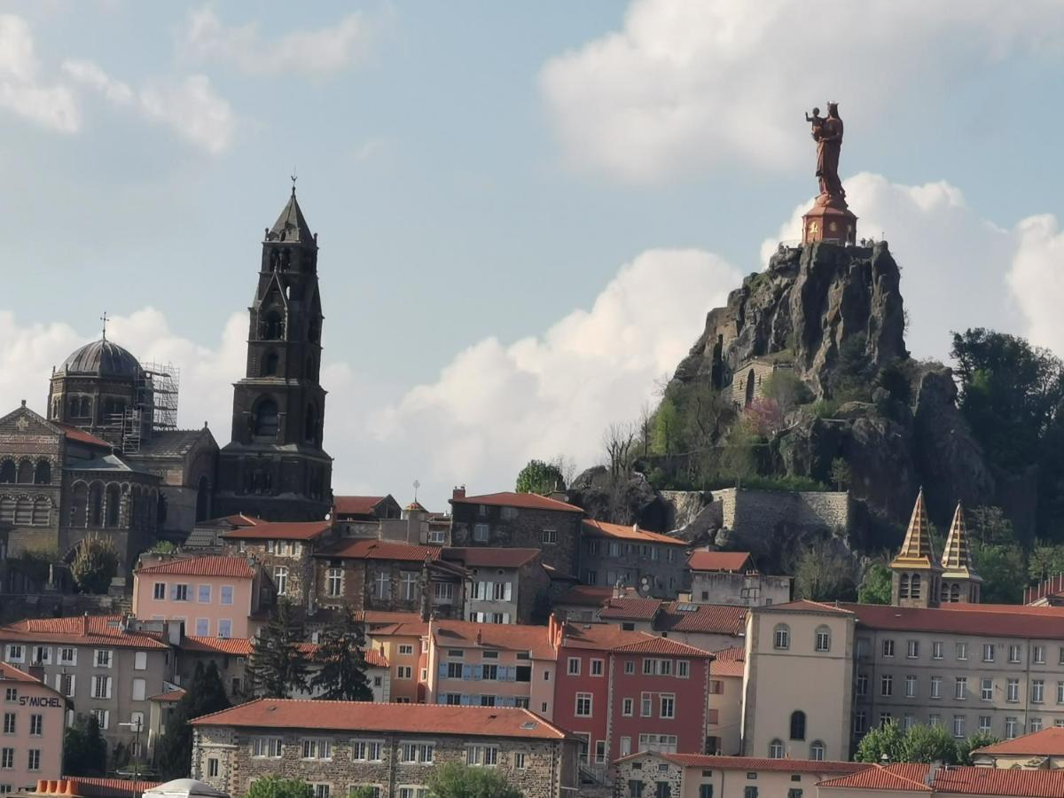 Chambre Privee Dans Appart Partage, Centre Ville, Avec Vue Sur Les Monuments Le Puy-en-Velay Экстерьер фото